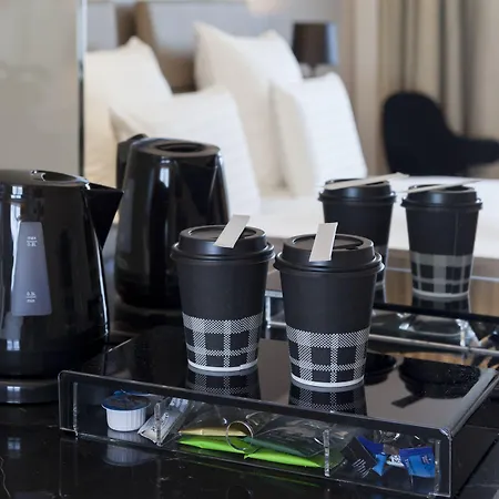 Hotel Ac Porte Maillot By Marriott 4*
