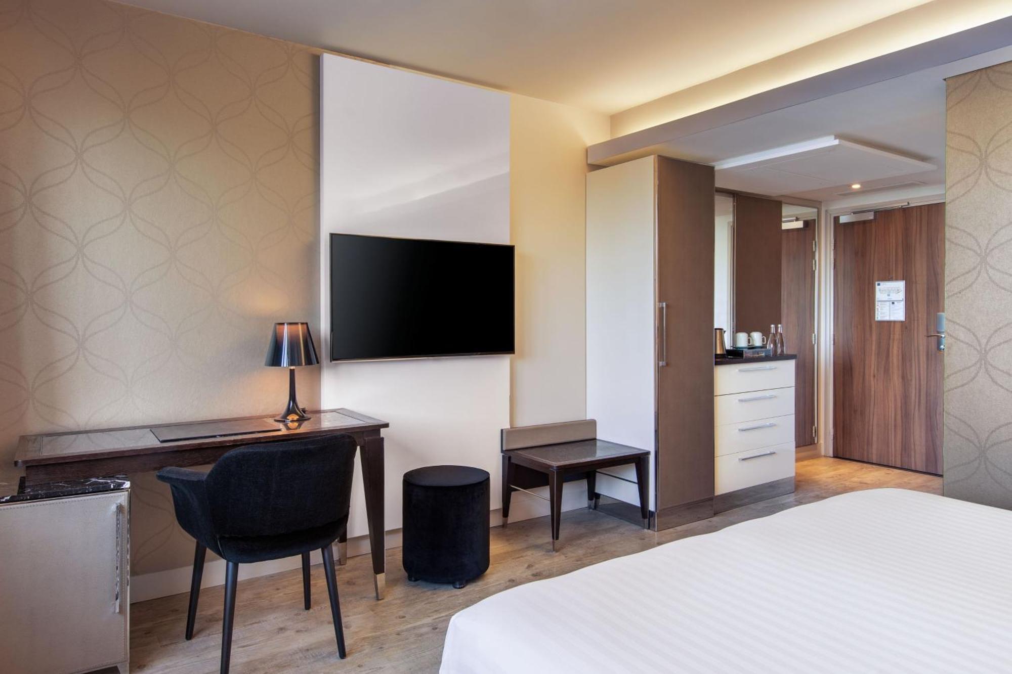 Hotel Ac Porte Maillot By Marriott Parigi