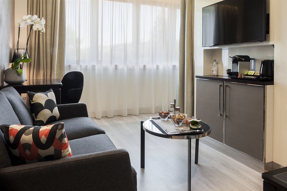 Hotel Ac Porte Maillot By Marriott 4*