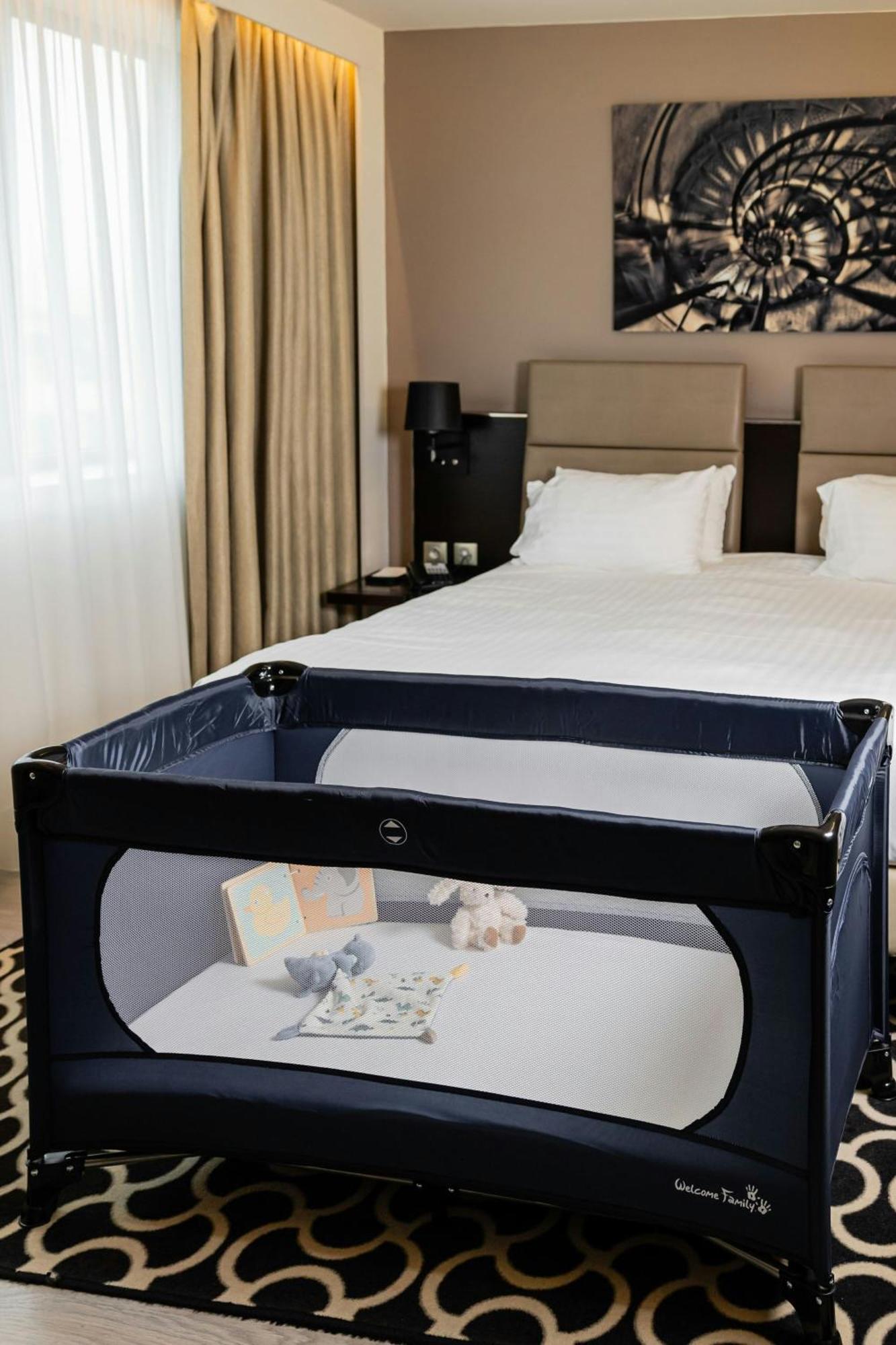 Ac Porte Maillot By Marriott Hotel