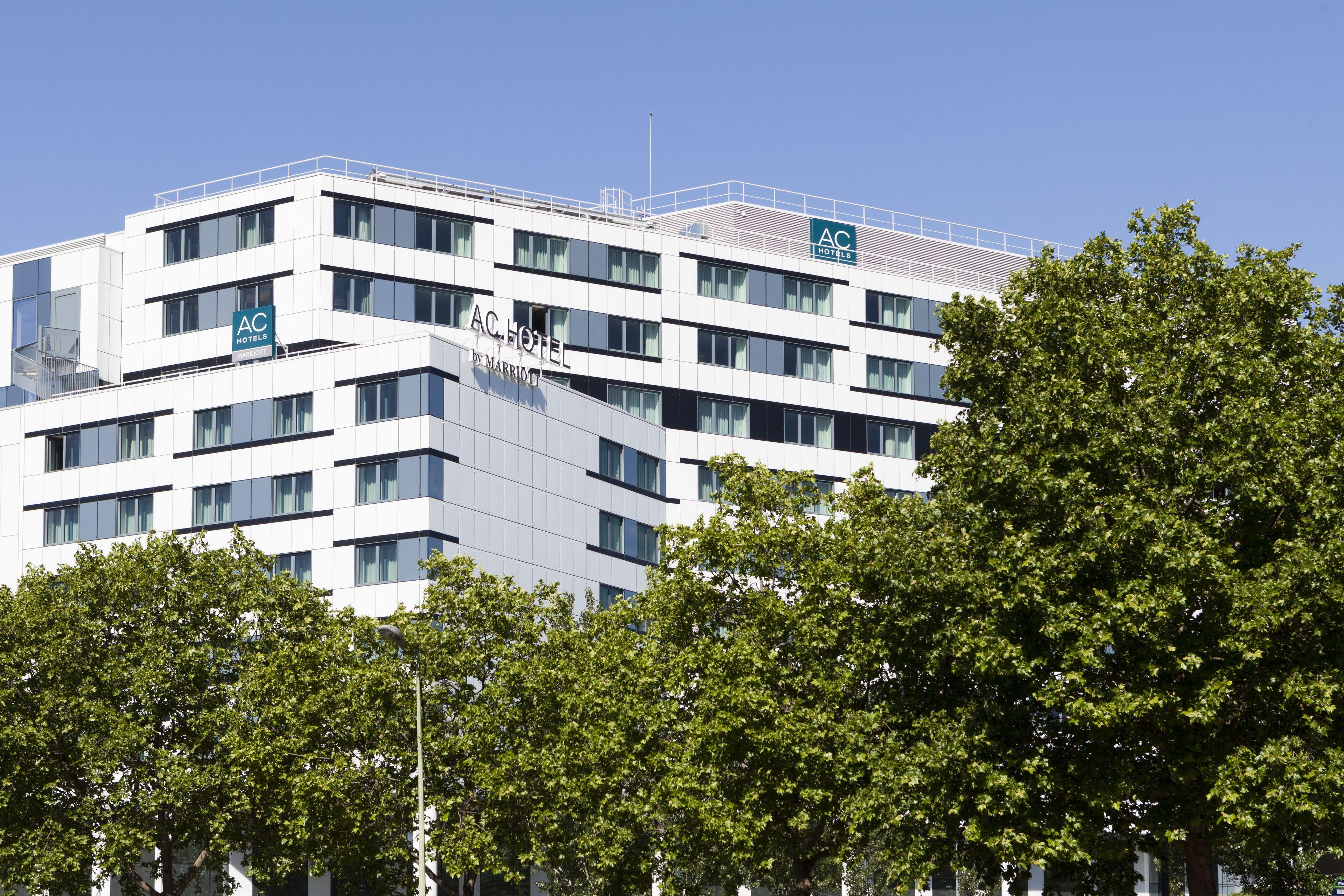 Ac Porte Maillot By Marriott Hotel